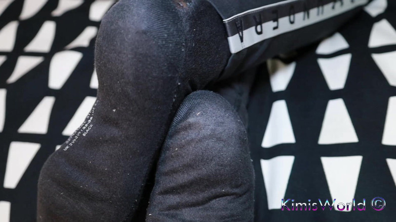 KimisWorld: Worn Black Socks &amp; Dirty Silver Loafers - レギンスで本物の靴のからかい