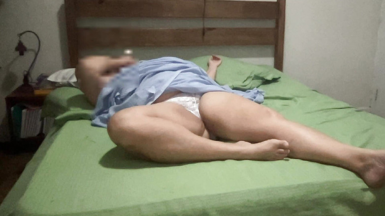 Lily & Theo: Kamera ukazuje její sání velkého tlustého ptáka