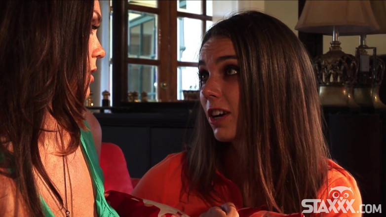 PUBA: Brunette lesbian babes love scissoring