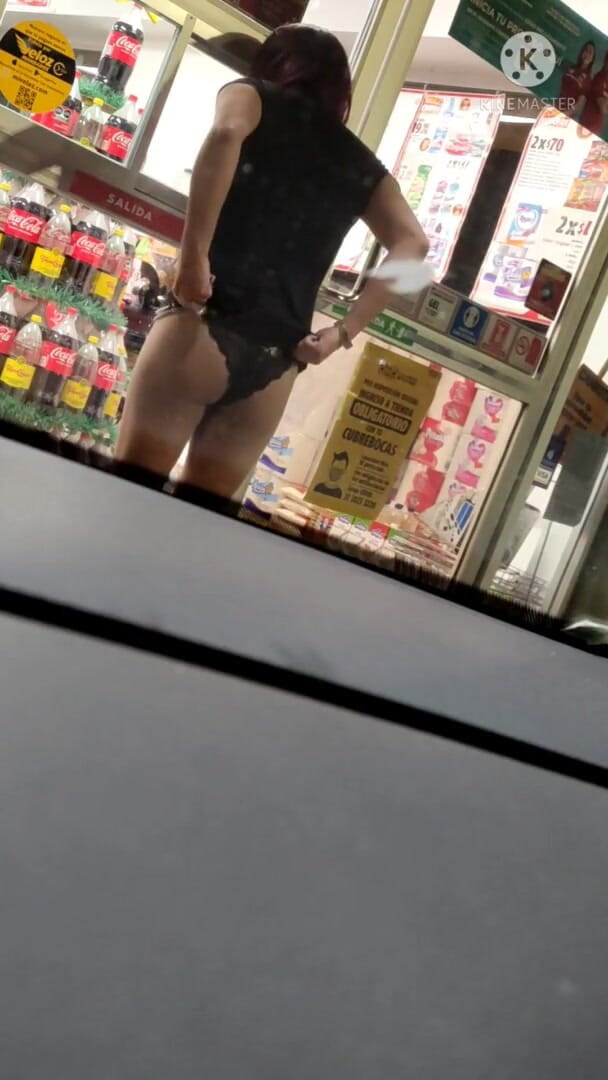 Traviezisha: POV: Alfa samec mě požádá, abych mu koupila nápoj, zatímco...