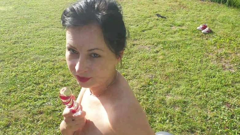 Wanilianna: Ciorapi de nailon și vibrator de sticlă la soare
