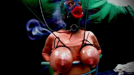 VeeVee Vixen: Gimp mask hucow tied tit busting