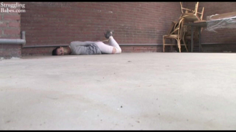 Submissed: Disumbat mulut Emma Hogtied