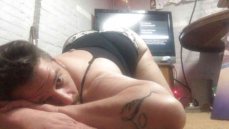 King Of Crossdress: Body Badass Crossdress Swallow