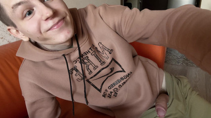 Morflot24: La studentessa giocosa Evgeny gioca con il suo serpente e...