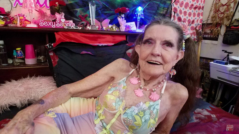 Sexy Sandra N Sir Christopher: Pertunjukan pancutan mani solo kamera web 7-16-2025