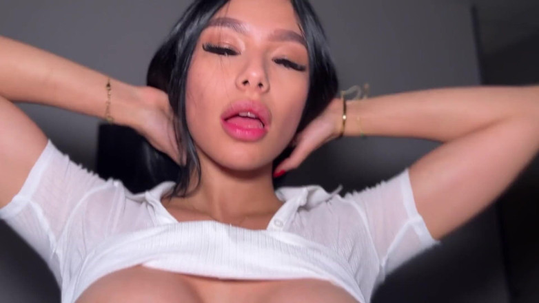 lizmendez7: Jag onanerar med min dildo och har en bra orgasm !!