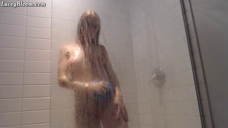 Lacey Bloom: 젖은 티셔츠 샤워 12:02