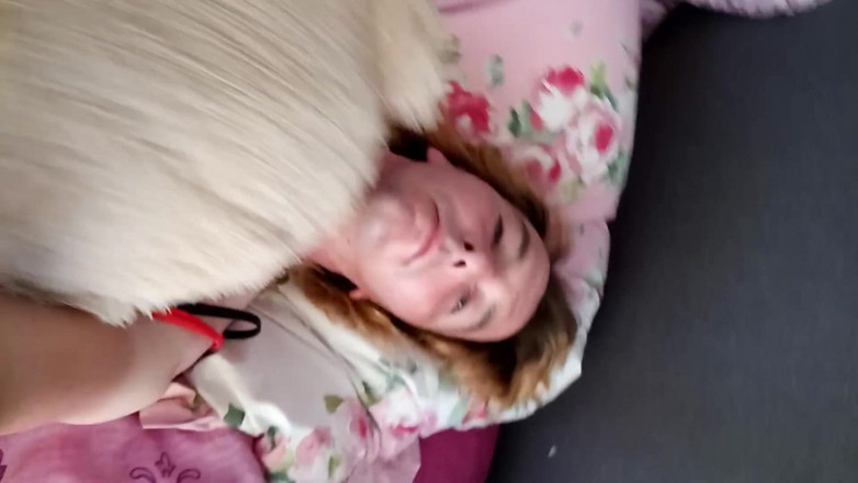 Leatransteen: Cum in red satin