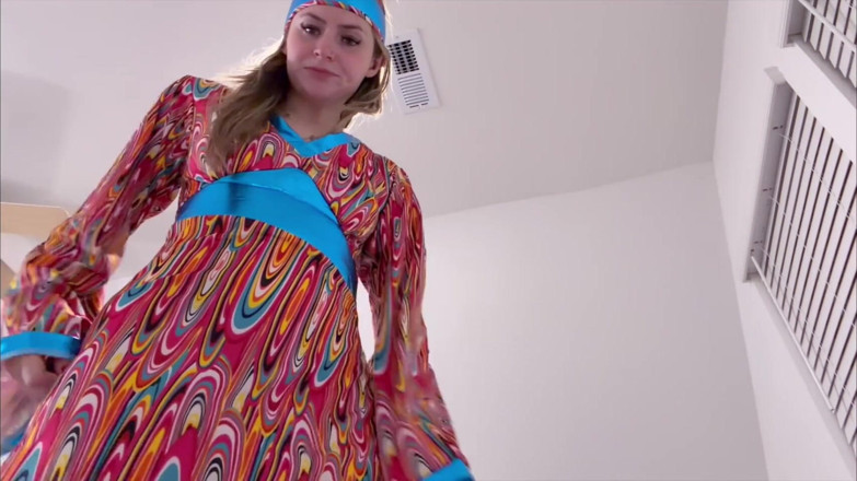 Kink in Time: London Evans' Groovy những năm 60 giantess thống trị 4k-pov thu nhỏ ảo...