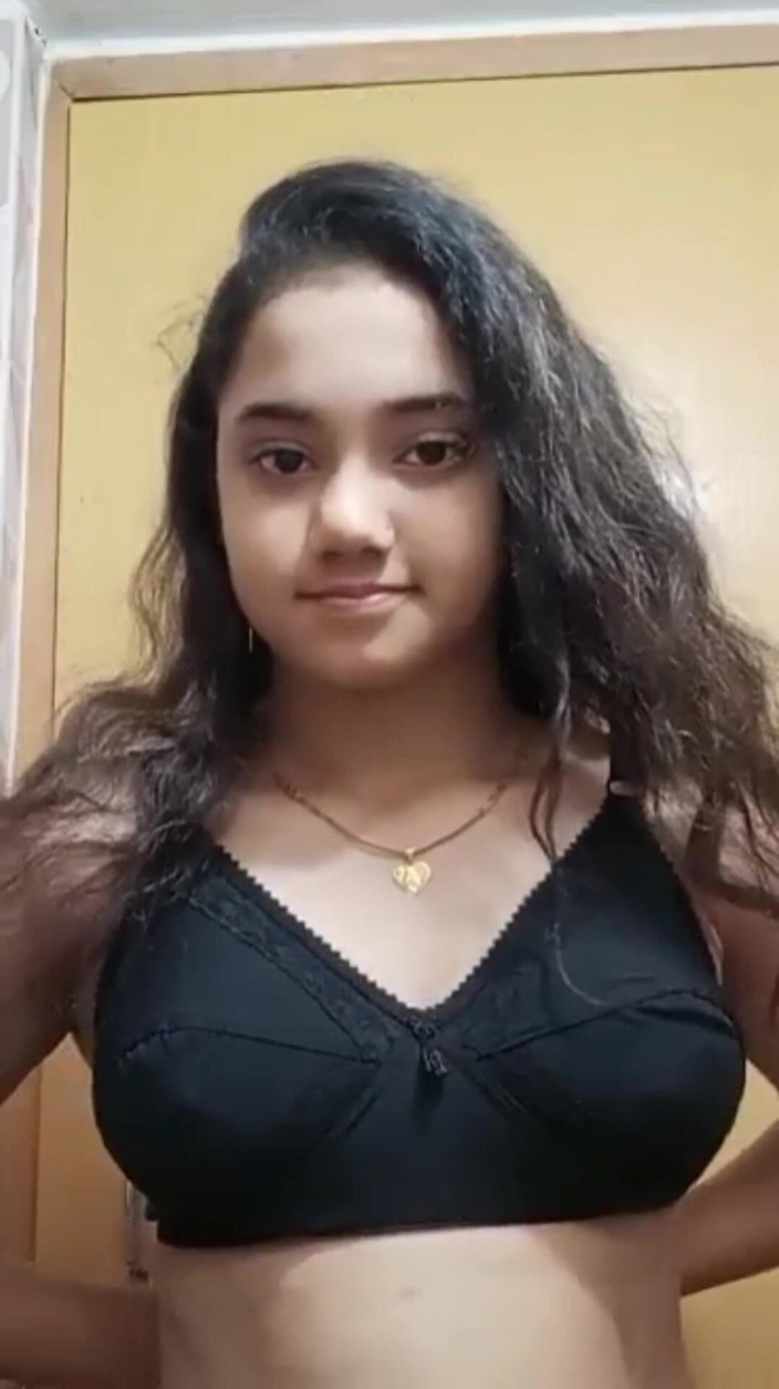 MehwishAly: Haciendo un video en el baño para novio