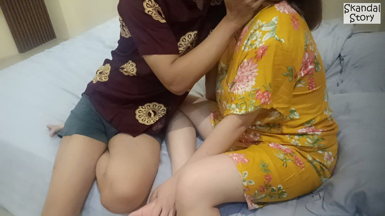 Skandal Story: Трахаю красиву мачуху в готелі