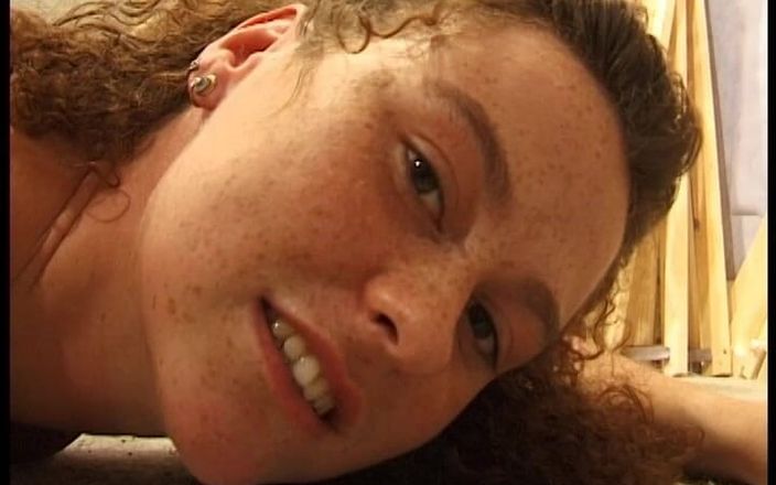 YOUR FIRST PORN: 핸드워커 Petra Macht Heisse 일시 중지 - 핫한 휴식을 취하는 장인 Petra
