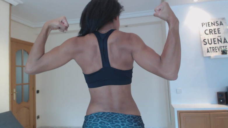 Golden lace: Flexing in Yoga Pants