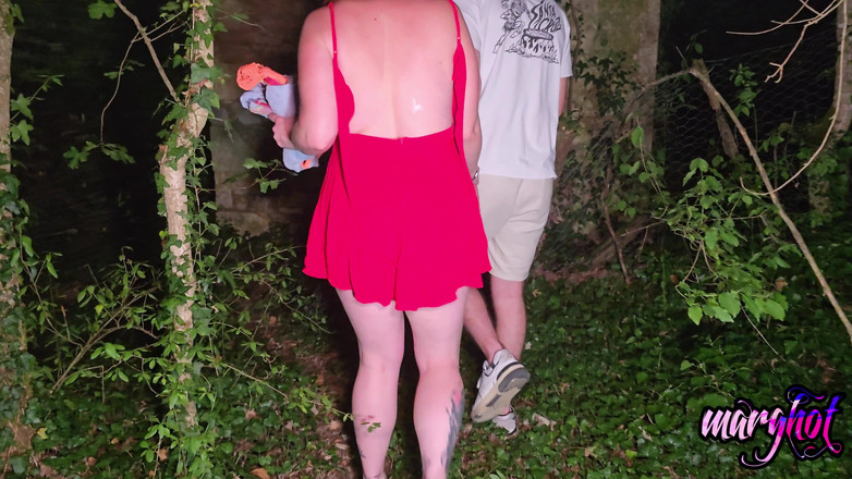 Sexymarghot: Красная шапочка принимает большого плохого волка во все дырки на дереве