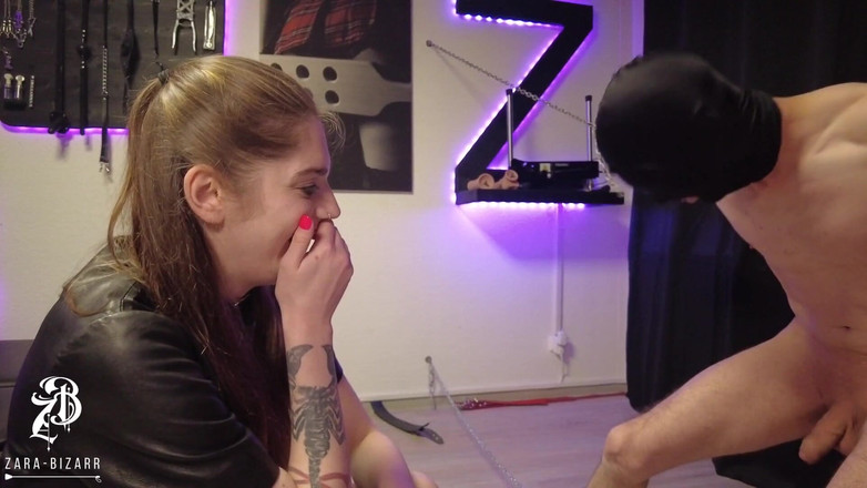 Zara Bizarr: Hard ball busting - nuovi stivali dedicati