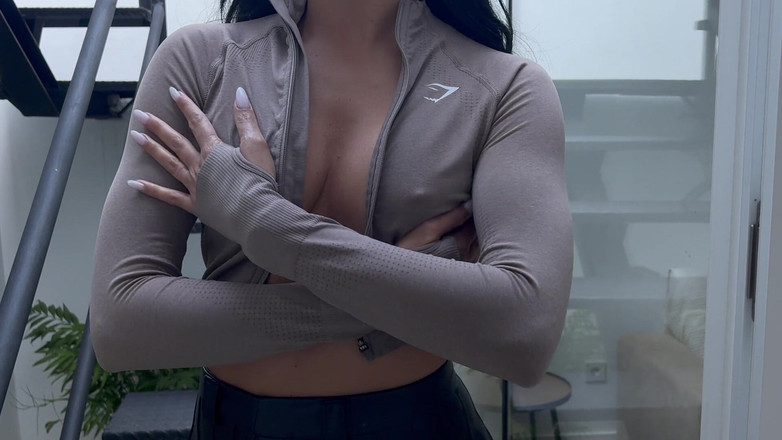 Who is Lilly: Ragazzina amatoriale ha una scopata veloce e riceve una succosa...