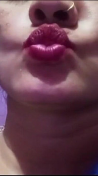 Indian Bhabhi Give Sexy Lips Kisses to All Her Fans