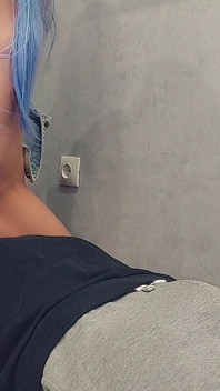 Reibe deine nasse muschi auf sein gesicht und reite seinen schwanz, bis er sperma speckt