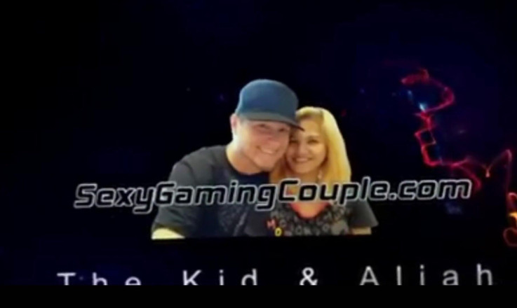 SexyGamingCouple: Another bathroom pee pissing vid
