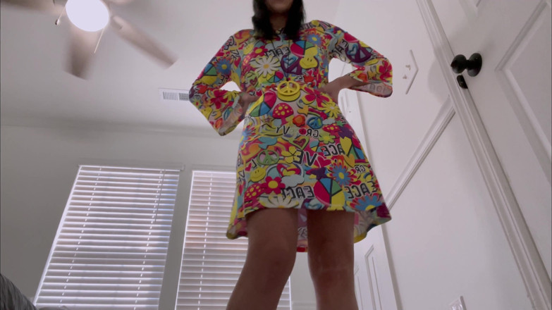 Kink in Time: Devyn’s Groovy’s '60s Géante Fantasme 4K POV minuscule capitule vous attend !