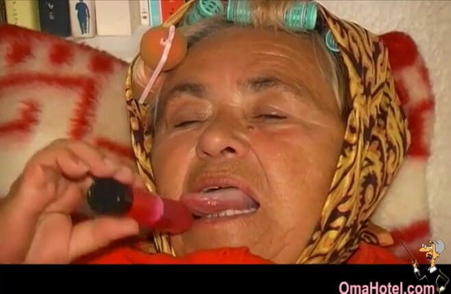 Old Nanny: Oma Hotel- Heidrun, an old lady likes to please her...