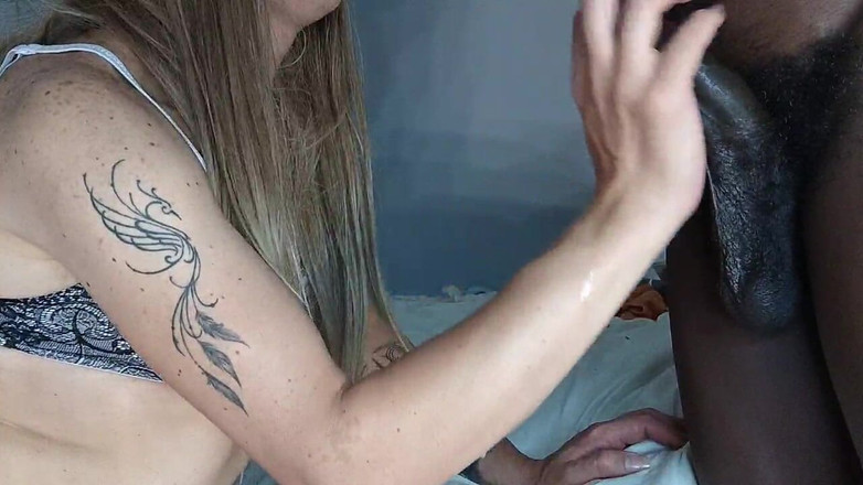 CardiC: Efeminat și ascultător și îl suge cu plăcere