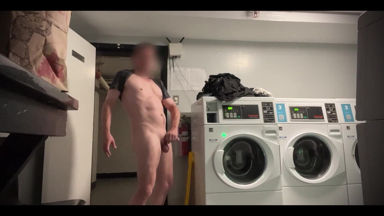 ScottyNaughty69: 撫でながら裸!もう少しで捕まる!