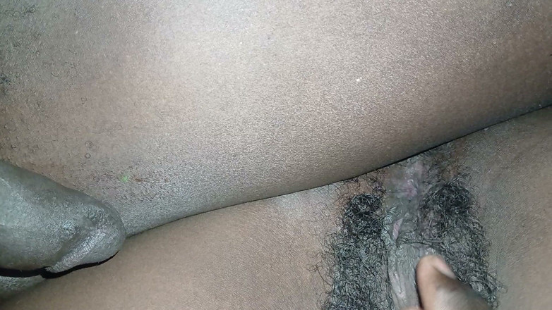 Lezzycum: 18+ awek membentangkan pehanya untuk dikongkek oleh kote hitam besar