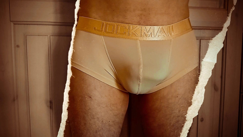 TheOldBigThing: 공공 장소에서 금지된 터치. 라이크라 바지 안에 짐을 언로드할 때 그의 도구는 욱신거리고 있습니다.