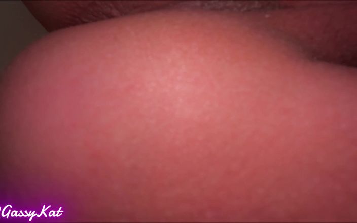 GassyKat: Pov - cewek ini lagi dudukin muka kentut