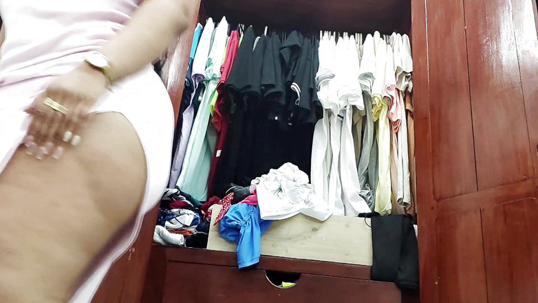 Katrina4deluxe: Nevlastní sestra se převléká s kamarádkou bbw