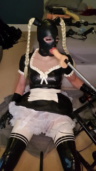 Latexmädchen - aufräumen