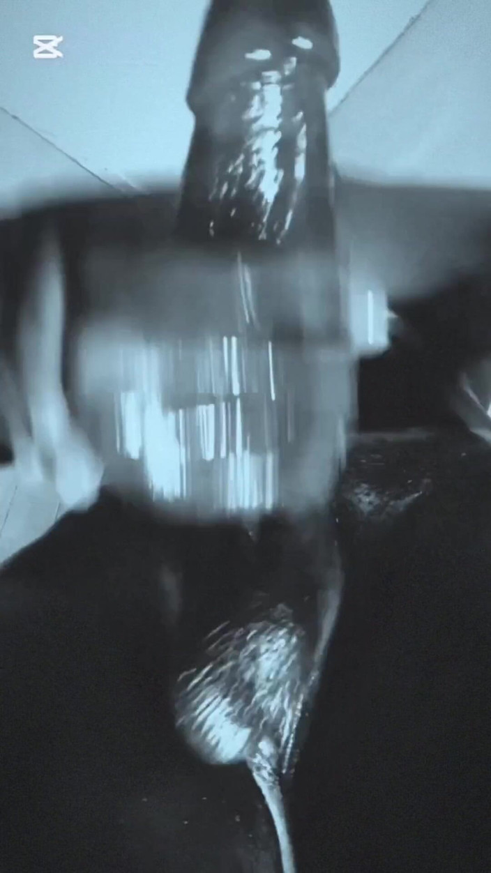 Bbc-godaddy: Část 2 Mistr Chovatel velkých černých ptáků hladí a šuká ho drsně, dokud...