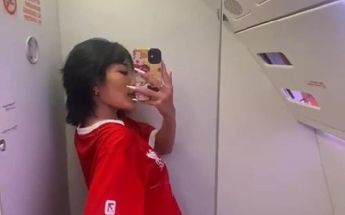 Emma Thai: Emma Thai Had Airplane Toilet and Airport Fun
