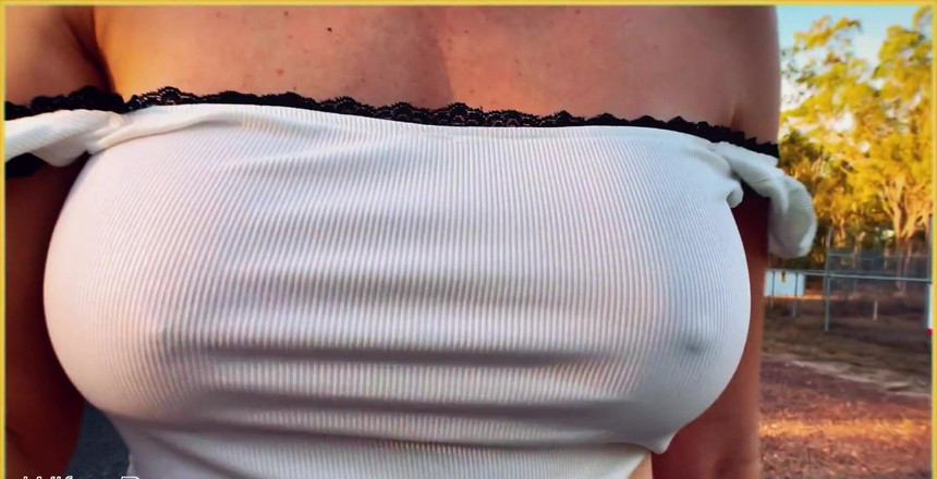 Wifey Does: Açık havada memeler teşhirci