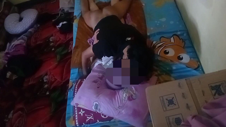 Famly sex: 彼女はとても興奮していました