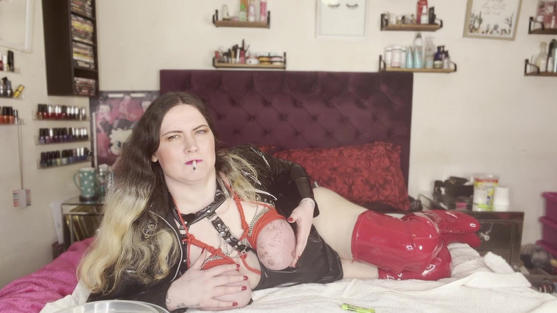 MissFFW: Мисс Шлюха потворствует тяжелым самосвязыванием сиськами