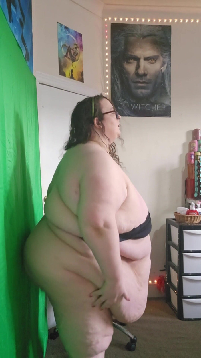SSBBWLadyBrads: Side on Belly Goddess SSBBW Ladybrads
