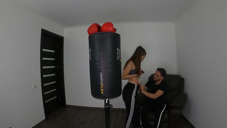 SassyTiff: Üvey kız kardeş üvey erkek kardeşinin büyük yarağını emiyor