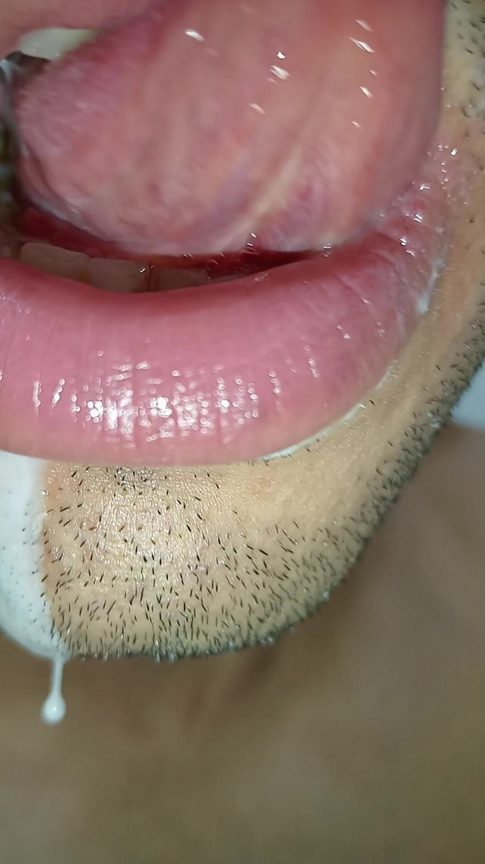 Rey rey: Eu amo porra na minha boca, língua longa língua, beijo,...