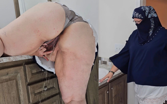 Big juicy ass booty clapper & jamdown: Hijab MILF i badrummet lekte med sin fitta och slutade...