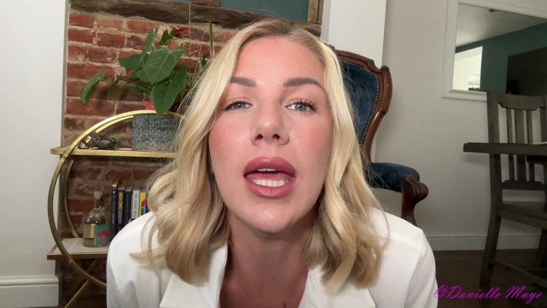 DanielleMaye: 继女让你在工作时射精