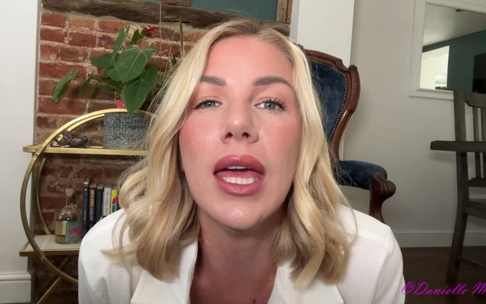 Danielle Maye: Ma belle-fille te fait jouir au travail