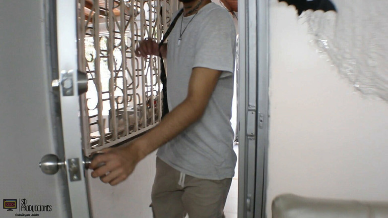 Vayolet: 和我老婆的饥渴女在浴室里玩粗暴性爱 - 西班牙色情