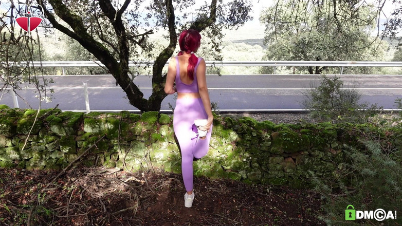 Candystart Videos: Публічна мастурбація повністю гола на де-стороні дороги