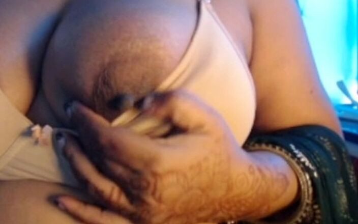 Erotic hot girl: 솔로 핫한 소녀 섹시한 인도 하드 젖꼭지 쇼.