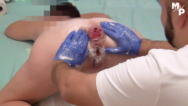 Ines Gapehole: Regarde ma bouton de rose qui pousse