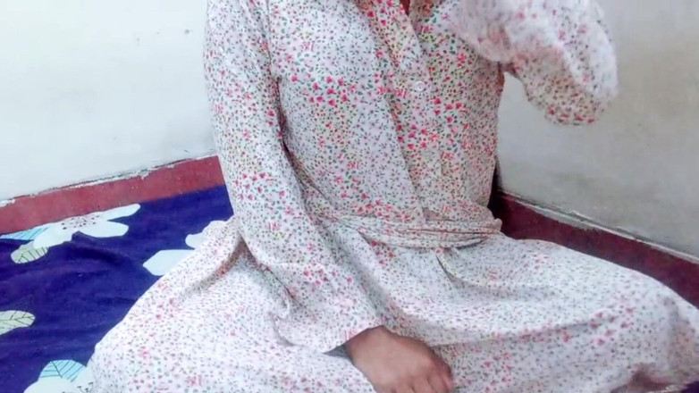 Favorite obsession: 義理の継父が私がディルドで指を入れているのを見つかって、さらに激しく突かれました