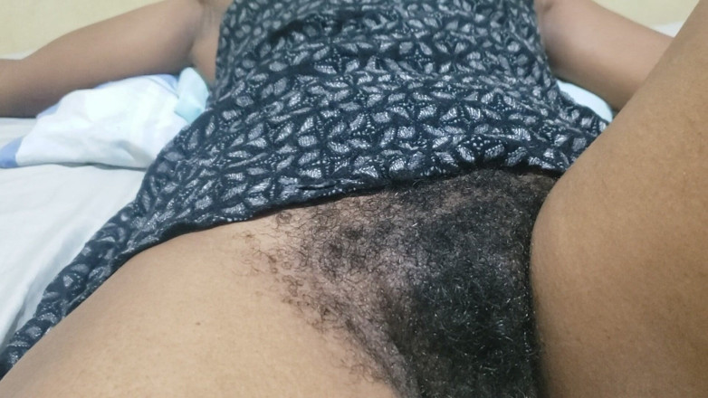 Lovemina: 紧致阴户特写创造了一个诱人的深夜幻想充满了挑逗的吸引力